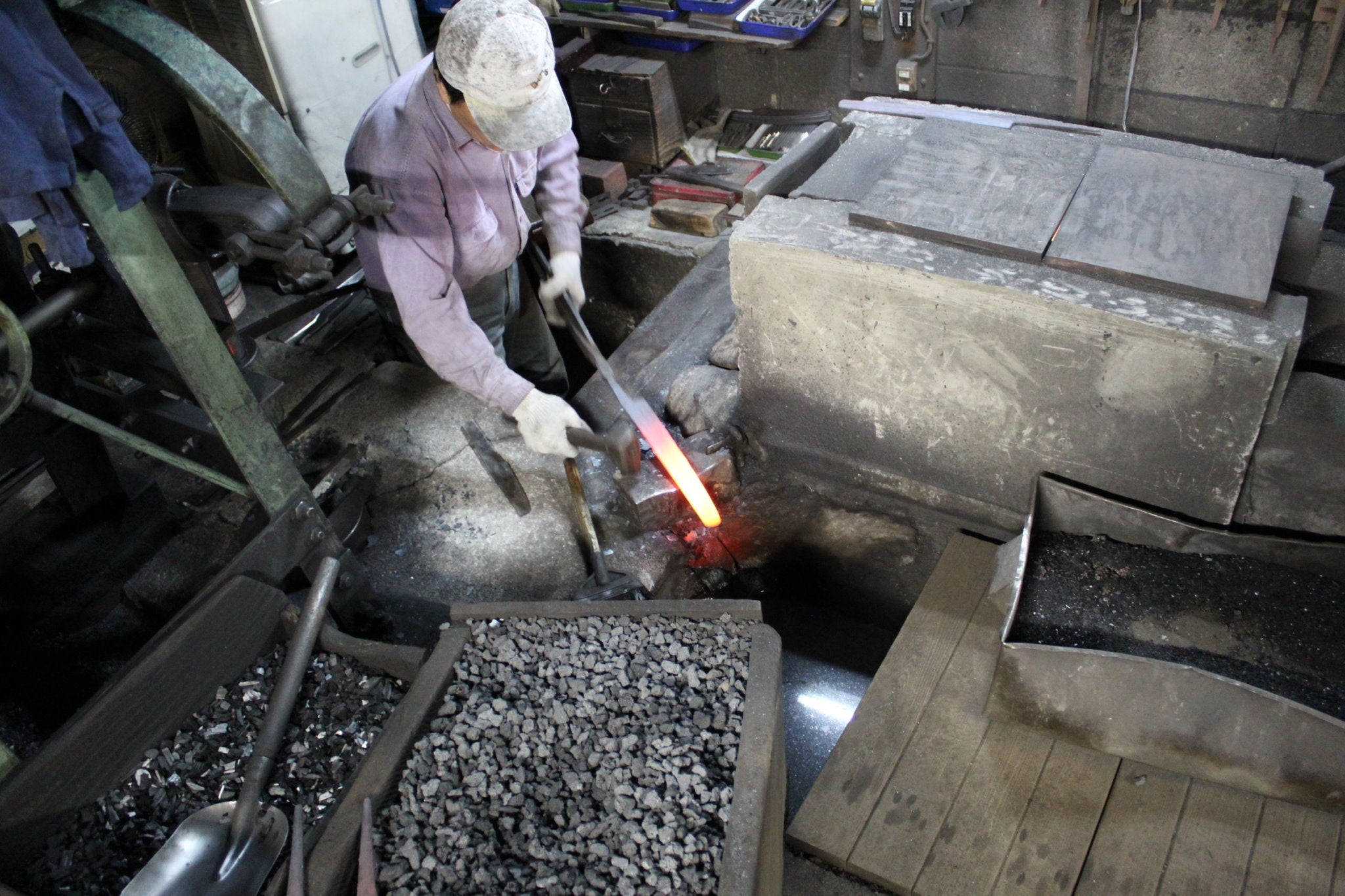 The Ultimate Guide to Japanese Knife Steels: From White Steel to Powdered Alloys