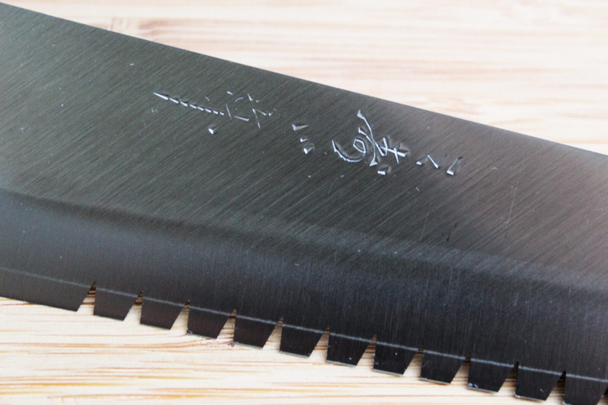 Misuzu Hamono Bread VG-10 Stainless Steel 240 mm / 9.4" Urushi Lacquer Magnolia Handle