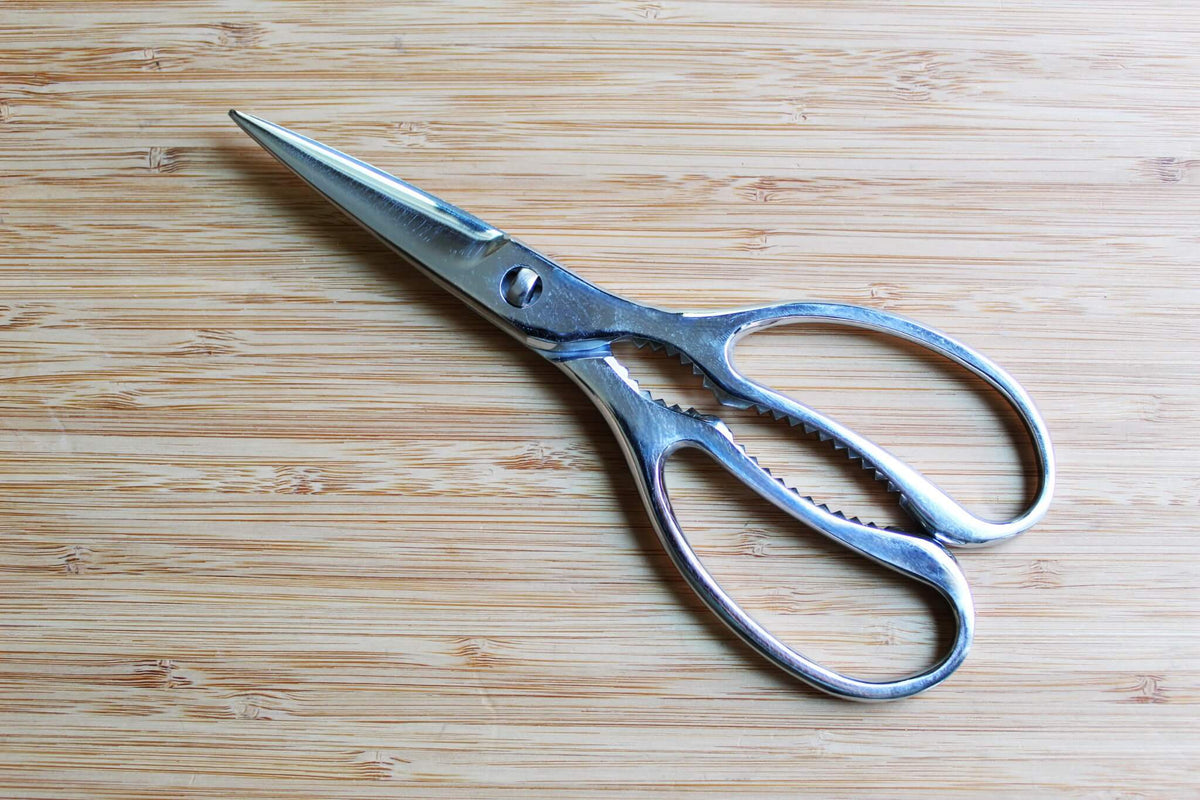 Zuiko 190mm all-stainless steel Japanese kitchen shears closed, showing one-piece metal handles and Sakai cutlery