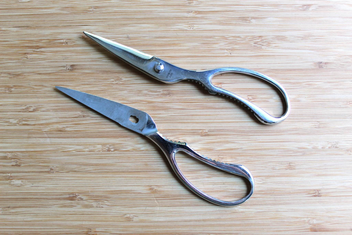 Zuiko 190mm all-stainless steel Japanese kitchen shears closed, showing one-piece metal handles and Sakai cutlery
