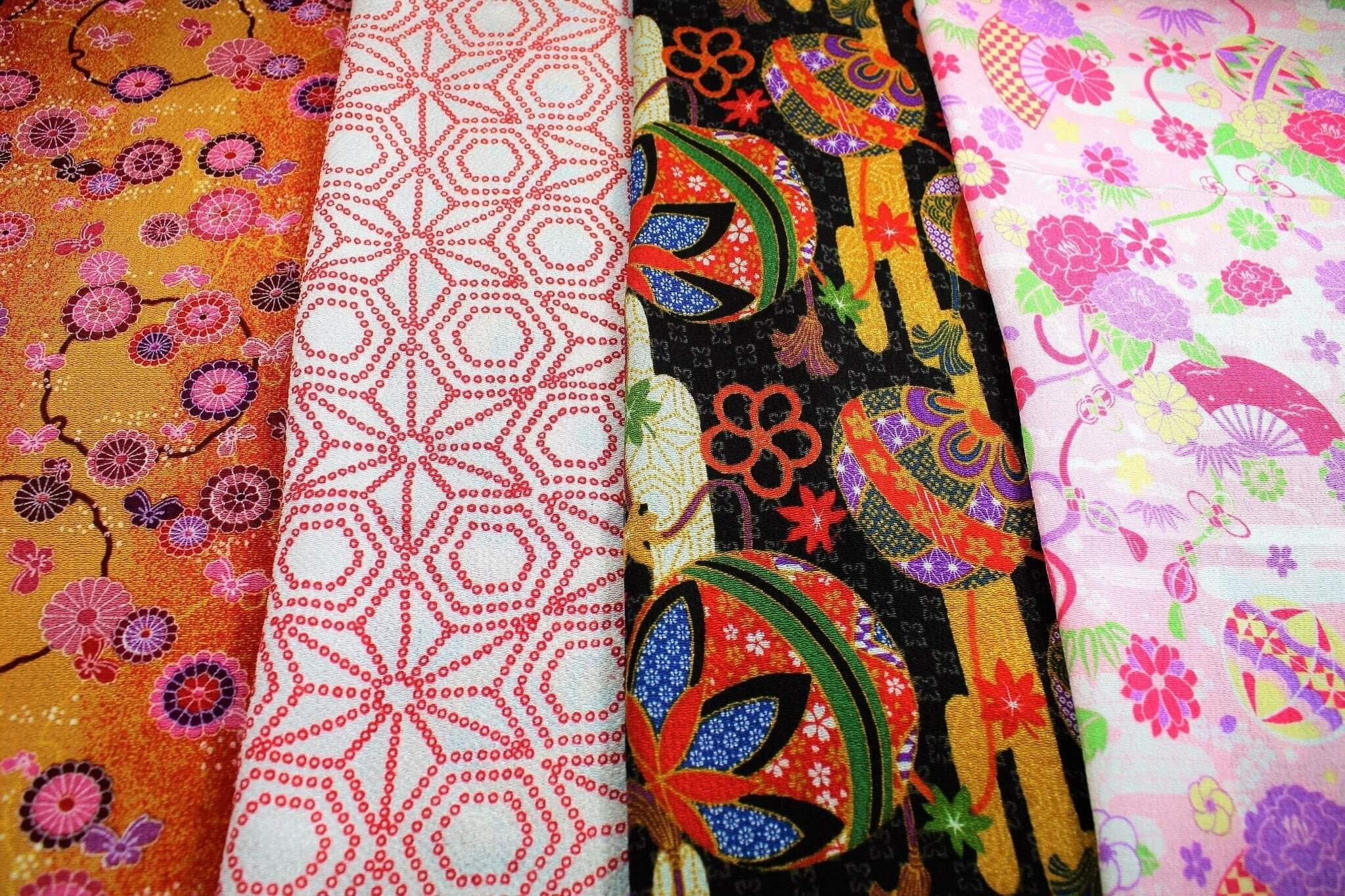 Knife - Gift Wrapping With Traditional Japanese Kimono Pattern Fabric