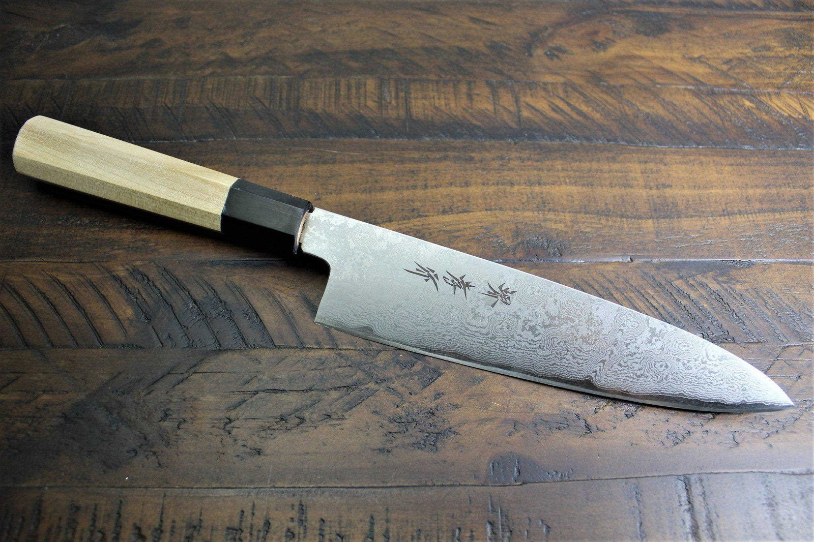 Properties of a Chef's Knife. An essential tool for any cook