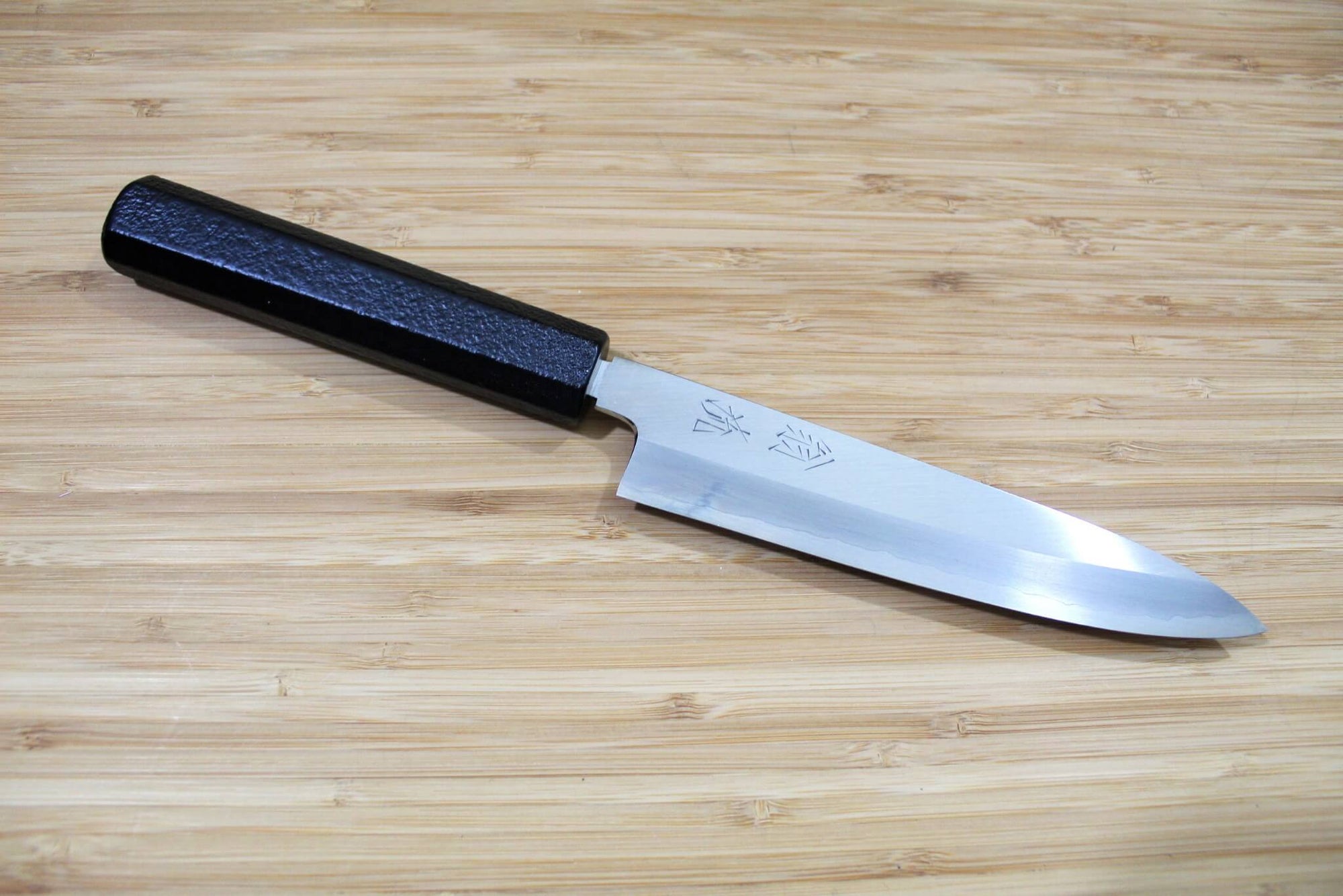 OUL Ginsan Petty 150 mm / 5.9" Black Makiji Urushi Handle