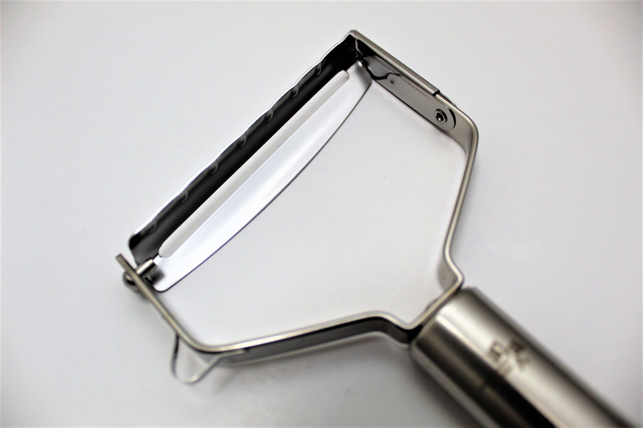 Food Peelers & Corers - Kai Seki Magoroku Wide Stainless Steel Peeler (Slice & Julienne Set) DH-3301