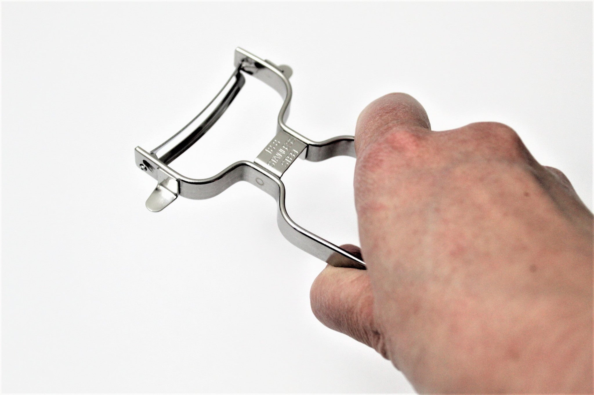 Food Peelers & Corers - Stainless Steel Curved Peeler ACP-695