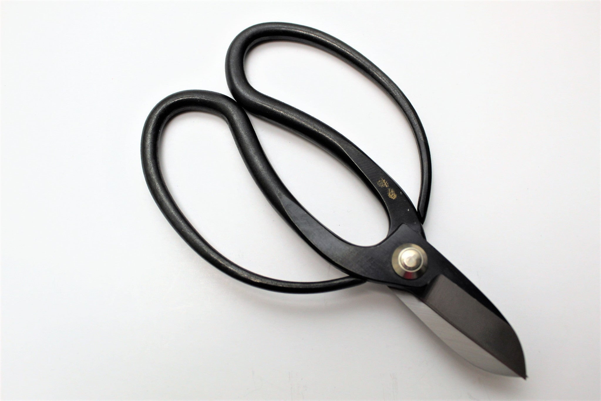 Japanese Scissors. Daily use for 7 years. Inherited from my late grandpa.  Carbon steel - bluish tint. : r/BuyItForLife