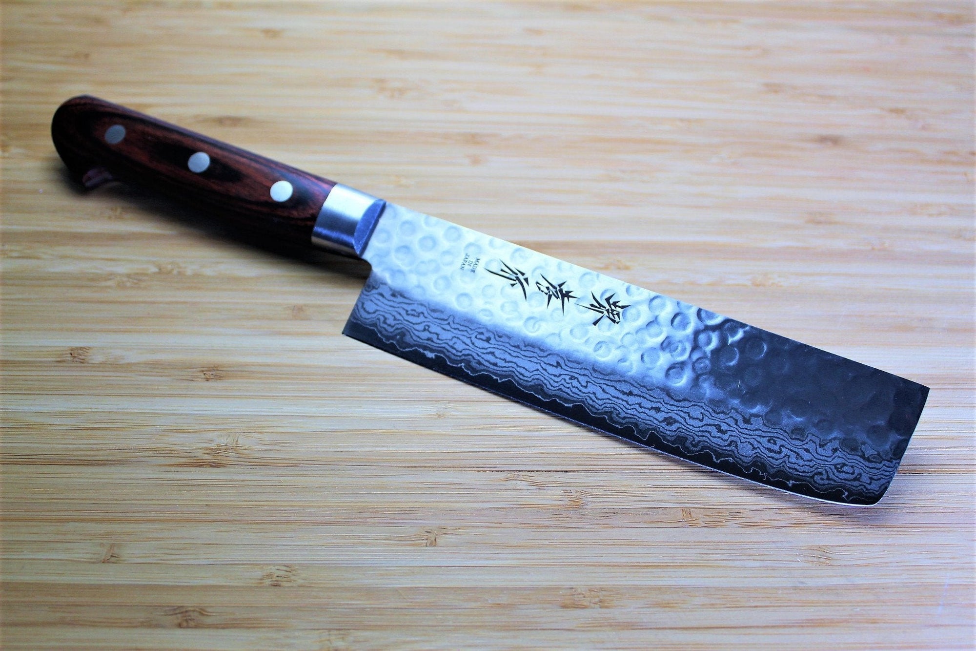 https://hasuseizo.com/cdn/shop/files/kitchen-knives-sakai-takayuki-17-layer-damascus-nakiri-knife-160mm-6-3-1_34034ee0-2849-40de-b2a1-08ed3d39099c_2000x.jpg?v=1698701101