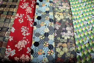 Knife - Gift Wrapping With Traditional Japanese Kimono Pattern Fabric